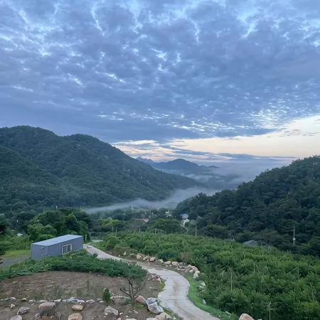 Jecheon Neulsolgil Pension Отели рядом с достопримечательностью «Храм Чонбанса»