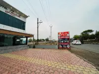 Jmc Hotel Lavish - Homestays