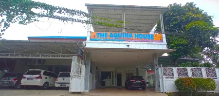 The Aquina House Отели рядом с достопримечательностью «Ecodome Bogor Botanical Gardens»