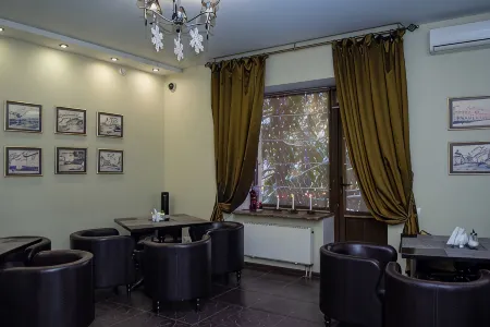 Старый Симбирск Красноармейская 93 Отели рядом с достопримечательностью «Ульяновская Экспедиция Поволжского Филиала Государственной Инвентаризации Лесов»