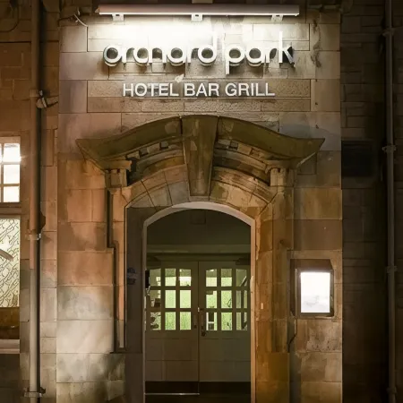Orchard Park Hotel Отели рядом с достопримечательностью «Поместье Поллока»
