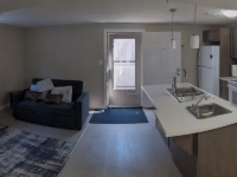 Spacious one bedroom Basement Apartment Hoteles en Belleville