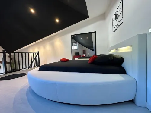 Charming Love Room with private spa Romantic getaway 2 steps from Belgium Hotels in Bogny-sur-Meuse