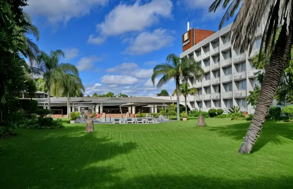 布拉瓦約假日酒店