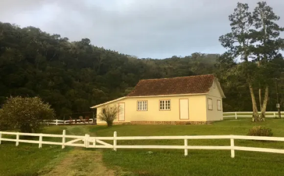 Linda Casa em Estilo Germânico em Rancho Hotels in Rancho Queimado