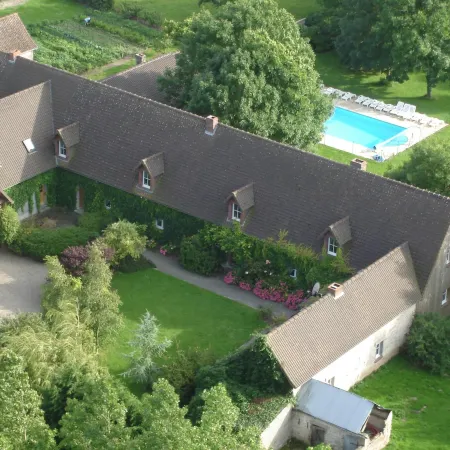 Charming Chalet with Swimming Pool in Quend