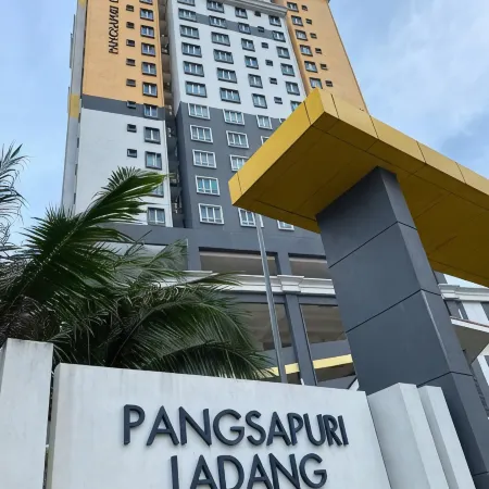 MoKu Homes | Drawbridge View & City Center | Mayang Mall & KTCC | Pool-Gym | Two TVs, Two Car Park