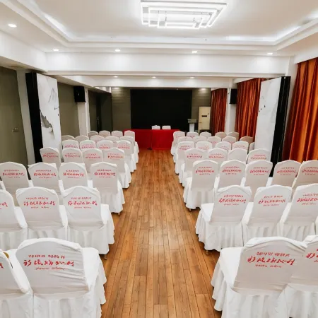 Xinye Jinding Business Hotel