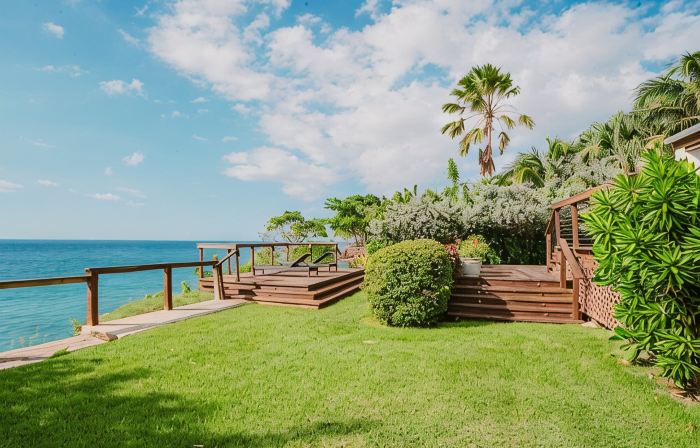 BEAUTIFUL AND ELEGANT 5 BDRM OCEAN FRONT HOUSE WITH DIRECT ACCESS TO THE OCEAN