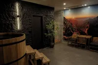Ultra Luxury Chelan Lake House w/ Sauna, Steam Room, Cold Plunge, and Hot Tub - Villas