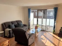 Stylish 4 bedroom 3 bathroom lakeside townhouse Hotels in Phillip