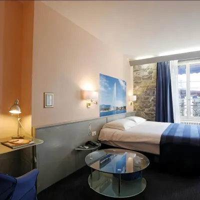 Hotel Montbrillant Hotel dekat Alun-alun Bourg-de-Four