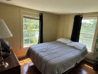 Spacious 5-bedroom house in nice Winfield with WiFi, Pool and Hot tub Hotels in Snyder County
