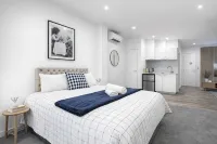 Fitzgerald Focus - Your 1BR Urban Oasis Hotels in 
