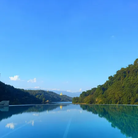 Huafeng Peacock Lake Hotel & Resort