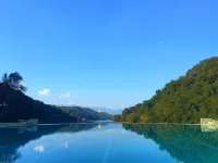 Huafeng Peacock Lake Hotel & Resort - Infinity Pools