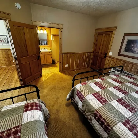 Cozy cabin 2 in at Almo Inn with AC, WiFi near City of Rocks/Castle Rocks Idaho