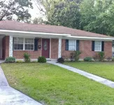 Charming 4 bedroom / 2 bath Home Walking Distance To Beach - 2つ星
