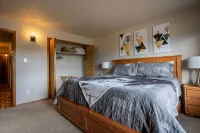 Family-Friendly Condo-1 Minute Walk to AF Lifts, Equipment Rental, Restaurants