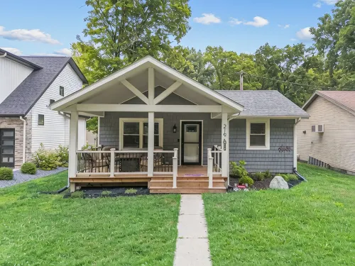 Trail Side in the Heart of Winona Lake - 4-Sterne