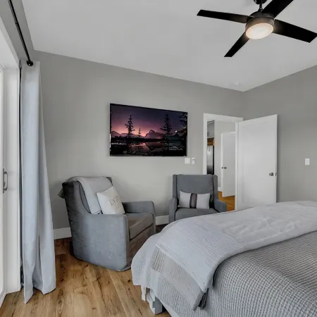 NEWLY BUILT LAKE HOME!!!   This modern home has more to offer than just space!