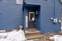 Charming 3-bedroom cabin w/ fire place