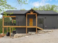 The Lookout at Table Rock Lake - Luxurious Stay - Hot Tub - Bring Your Boat!! Hotéis em Shell Knob