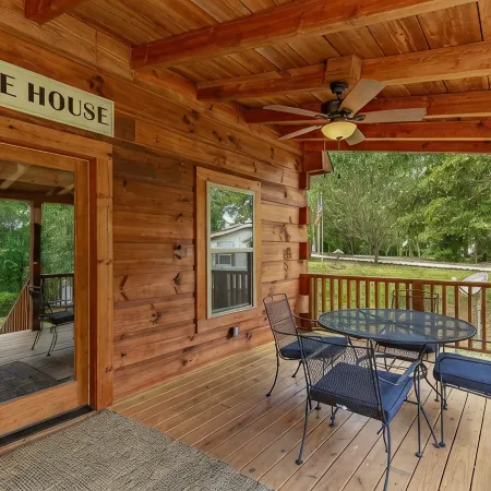 Cozy Cabin with Dock, Huge Screen-in Porch, Fire Pit, Fast WiFi and Pet Friendly