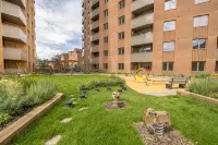 Modern 2-Bed Apartment Near Heathrow w/Parking