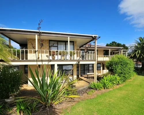 Half Moon Bay Motel Hotels near Howick