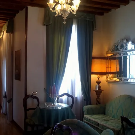 Apostoli Palace Отели рядом с достопримечательностью «Ле-Виньола»