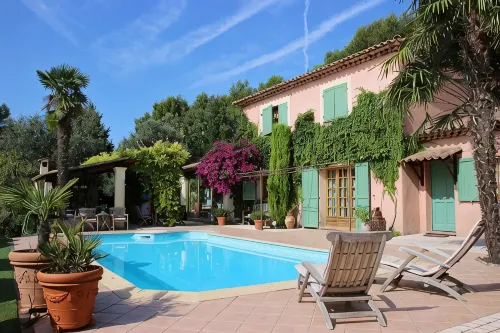 Le Mas des Cigales - Bed and Breakfasts