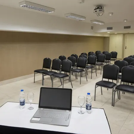 Arc Arenales Studios & Suites Отели рядом с достопримечательностью «Конгресс-центр Buenos Aires Auditorium»