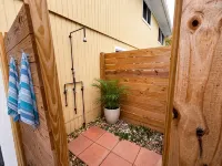 10 Beds/Private Tropical Pool/4Bikes/Beach Gear/Grill/Walk to Beach & Pickleball - 4-Star