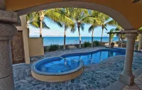 Escape To An Ocean Front Five Star Paradise : A 10 minute walk into Loreto - สระว่ายน้ำส่วนตัว