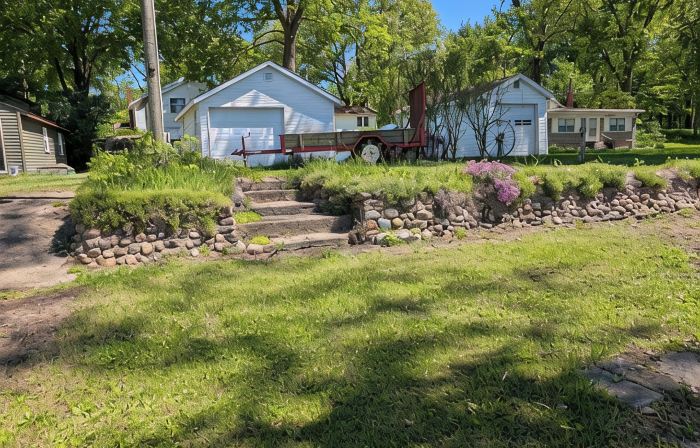 2 miles from the Indiana Rails train station, 12 miles from Pokagon State Park