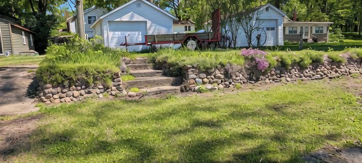 2 miles from the Indiana Rails train station, 12 miles from Pokagon State Park Hotels in Steuben County