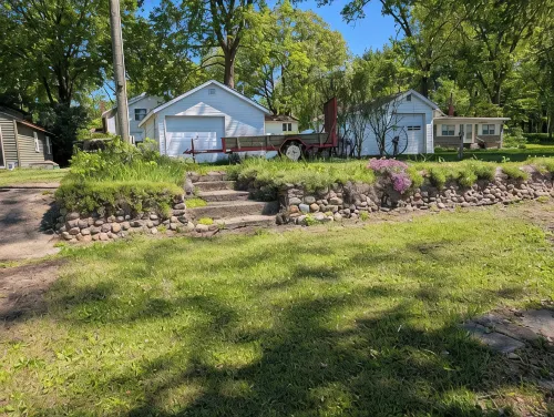 2 miles from the Indiana Rails train station, 12 miles from Pokagon State Park - 3 tähden