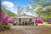 The Wrenn’s Nest - Quaint National Forest Getaway