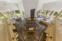 Luxury Blue Chalet with Hottub and Sauna 7000sqf of living space. Eco Friendly