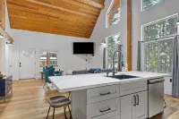 Peaceful updated cabin with outdoor space near Whitefish - Chalets