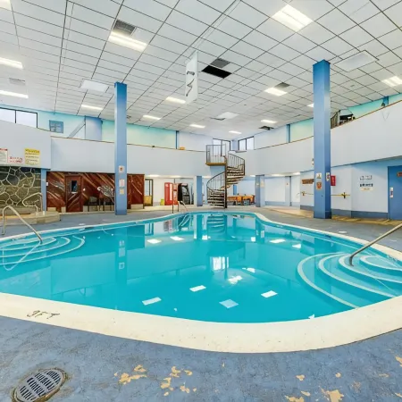 Cozy 2 bedroom condo walking distance to slopes hot tub,pool,gameroom,gym.