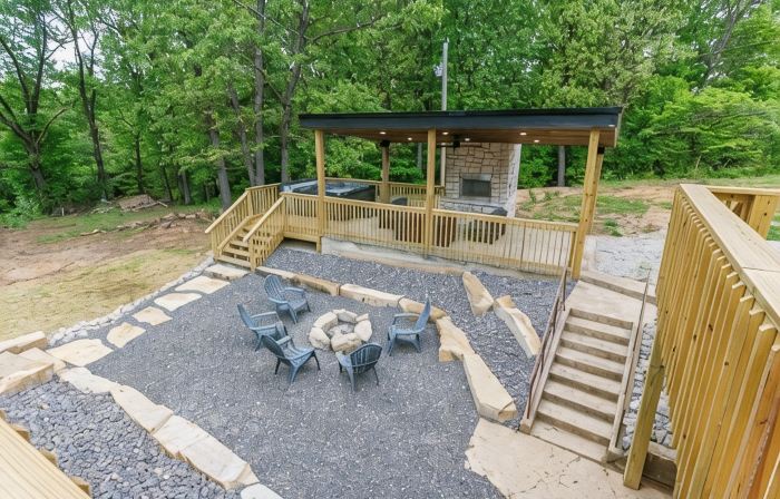 Spacious 5-bedroom just 1 minute from Bennett Spring State Park!