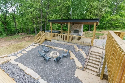 Spacious 5-bedroom just 1 minute from Bennett Spring State Park!