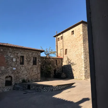 Stay on the walls of Murlo Castle, apartment with breathtaking views Отели в г. Мурло