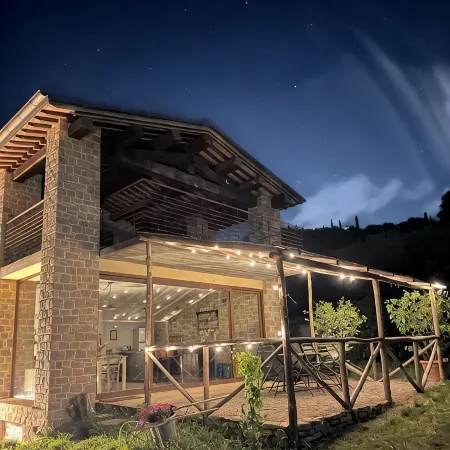 TUSCANY DETACHED HOUSE INCREDIBLE PANORAMA, LARGE GARDEN 5 MIN FROM AREZZO