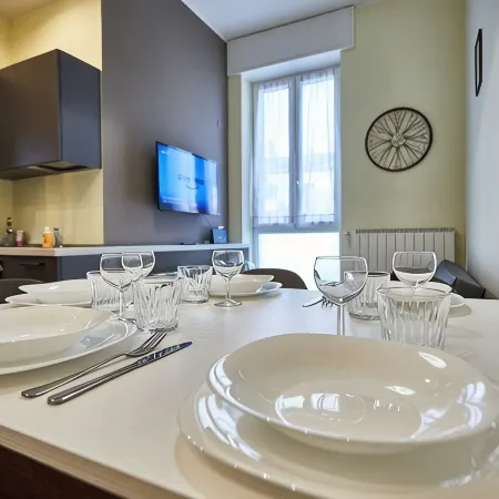 Charming apartment 3 bedrooms, 5 minutes walk from lake and train station Отели в г. Лекко