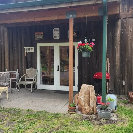 Peaceful, Cozy place in the woods. A short distance to everything good outdoors.