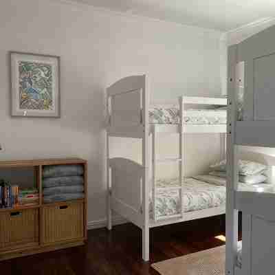 The Sunshine Shack - enjoy the beach and relax in our sunny holiday heaven Rooms