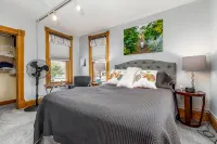The Dubuque House - Historic Downtown Location - de charme
